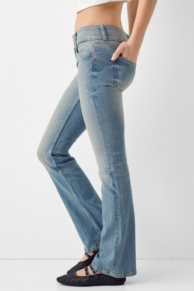 Low waist bootcut jean