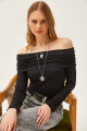 Kadın Siyah Madonna Yaka Örme Viskon Bluz BLZ-19002487 Kadın Siyah Madonna Yaka Örme Viskon Bluz BLZ-19002487