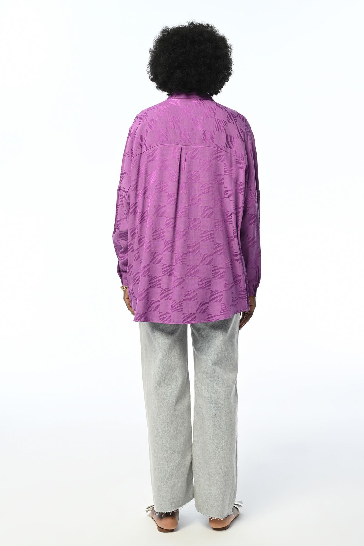 KADIN OVERSIZE KALIP DESENLİ JAKARLI MOR TESETTÜRE VE BÜYÜK BEDENE UYGUN GÖMLEK KADIN OVERSIZE KALIP DESENLİ JAKARLI MOR TESETTÜRE VE BÜYÜK BEDENE UYGUN GÖMLEK