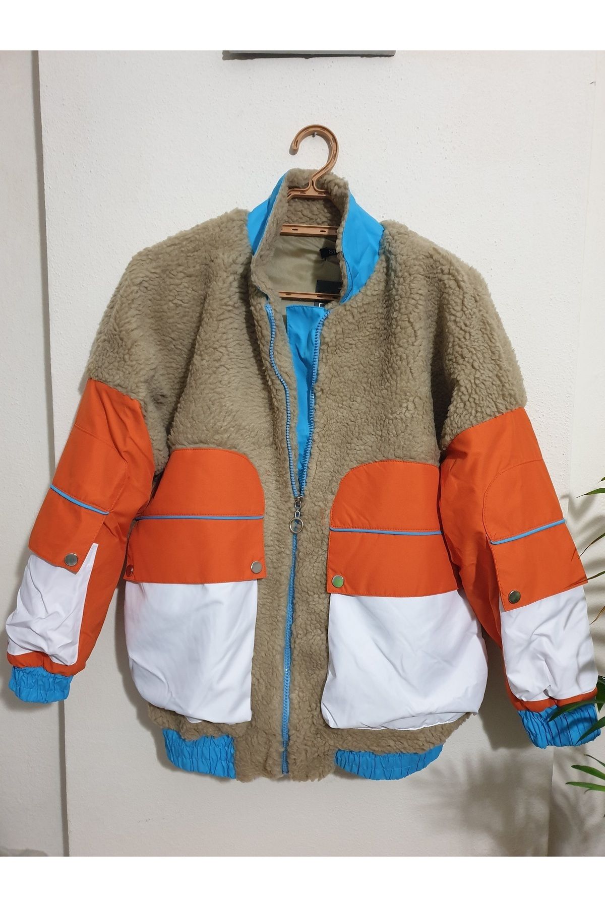 Unisex Renk Bloklu Büyük Cepli Salaş Oversize Peluş Mont Ceket Unisex Renk Bloklu Büyük Cepli Salaş Oversize Peluş Mont Ceket