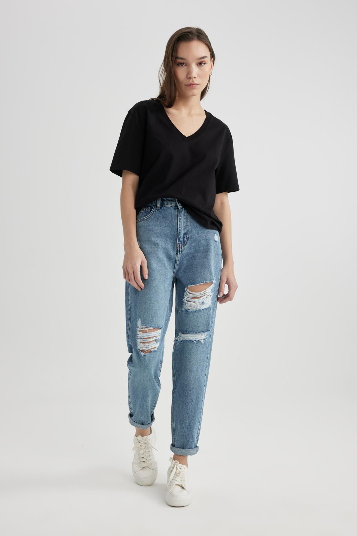 Regular Fit V Yaka Pamuklu Basic Kısa Kollu Tişört M9545az24sp Regular Fit V Yaka Pamuklu Basic Kısa Kollu Tişört M9545az24sp