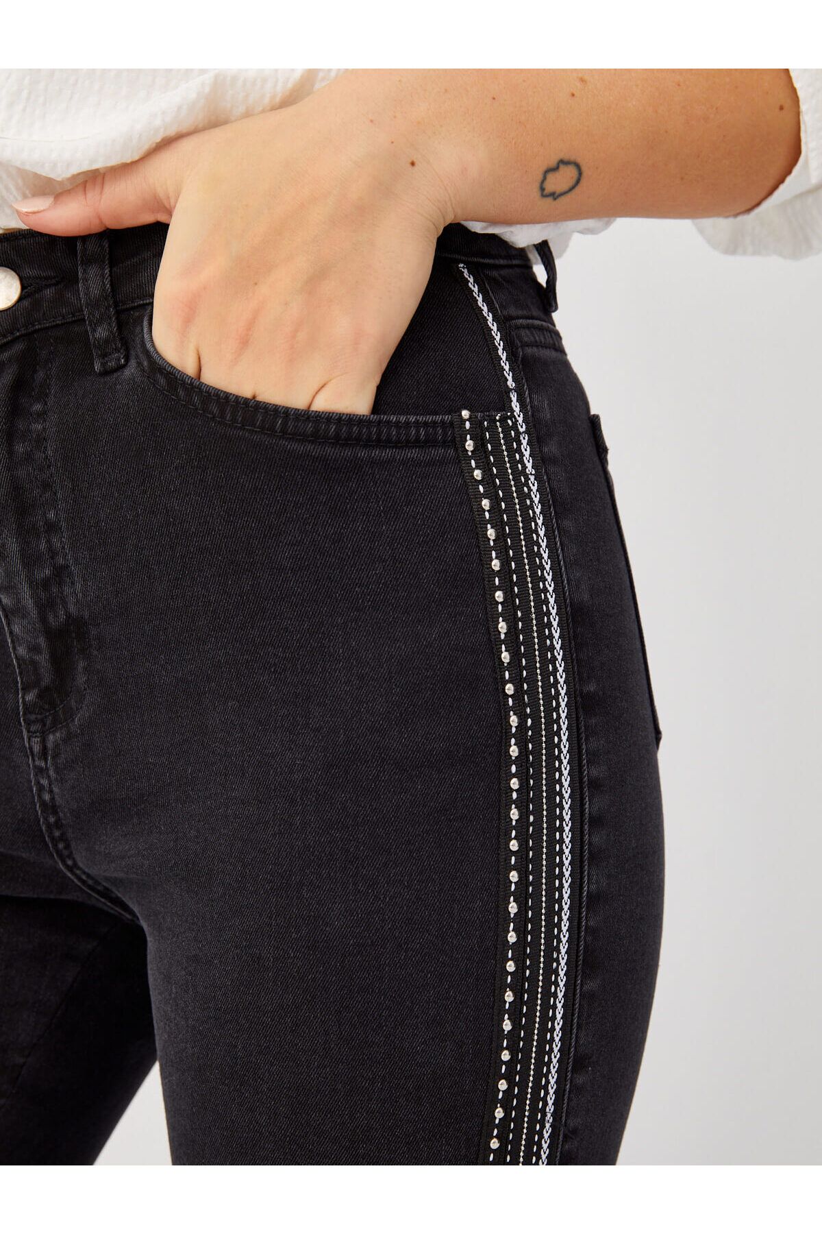 Yanları Şerit Detaylı Slım Fıt Jean Pantolon 68452 Yanları Şerit Detaylı Slım Fıt Jean Pantolon 68452