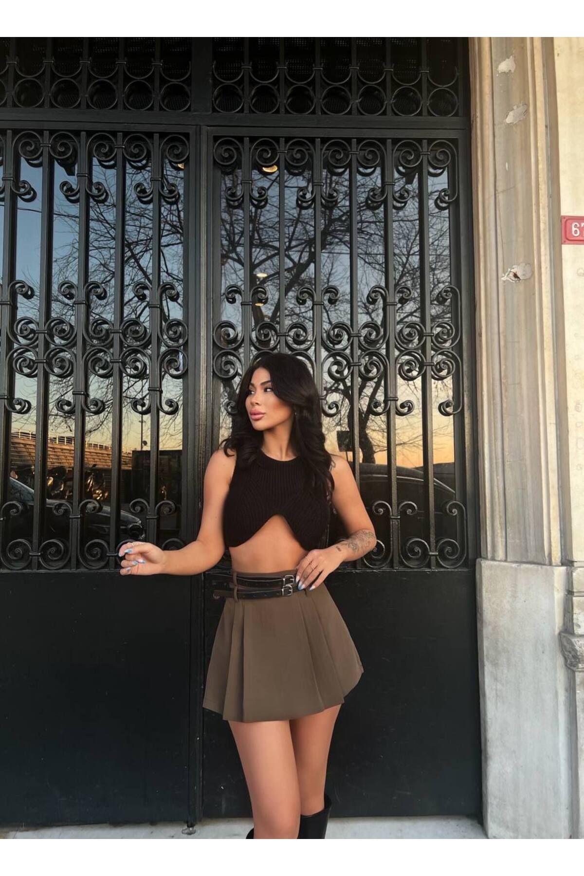 Kadın Pileli Çift Kemerli Şort Etek Kadın Pileli Çift Kemerli Şort Etek