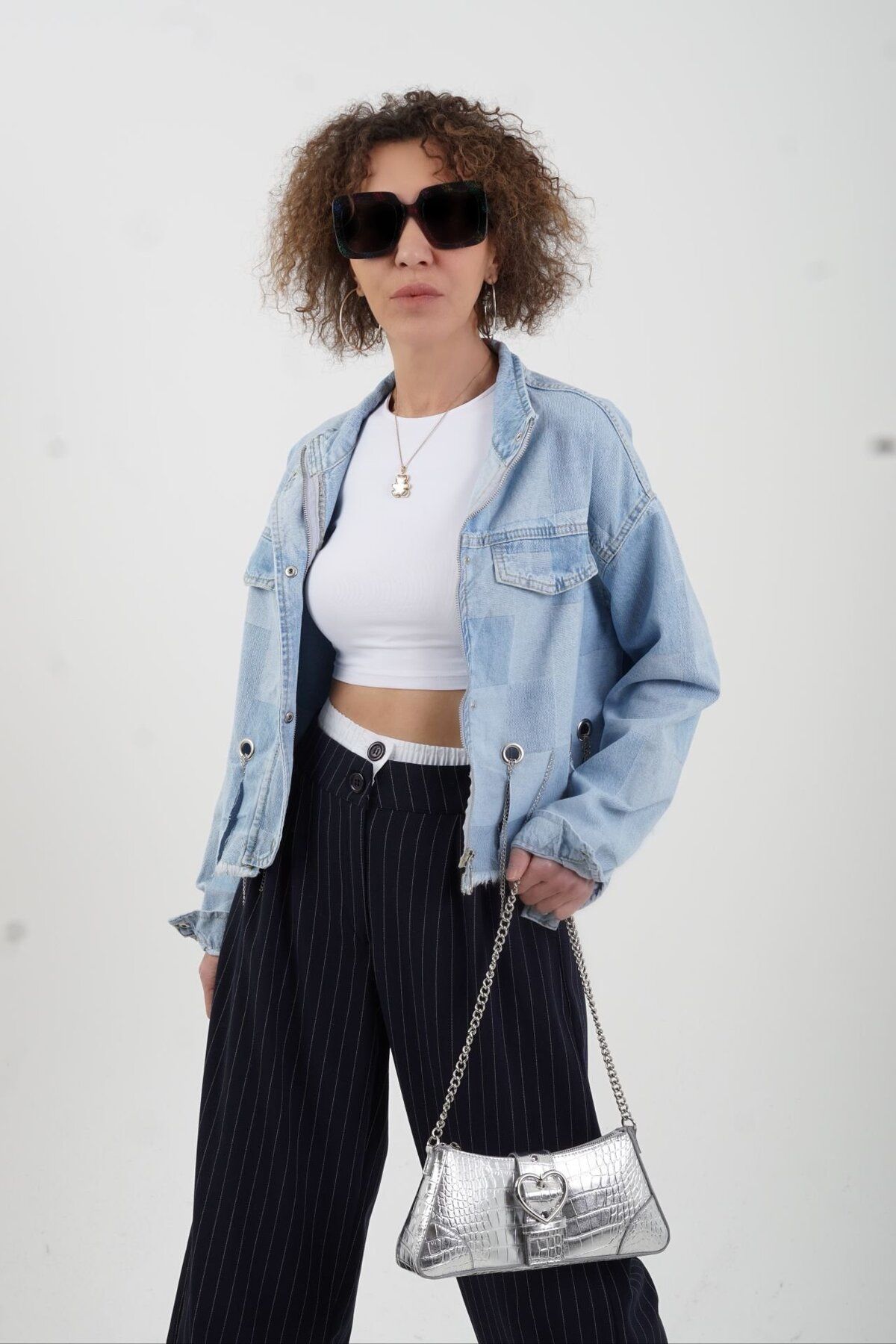 Mavi Zincir Detaylı Denim Ceket Mavi Zincir Detaylı Denim Ceket