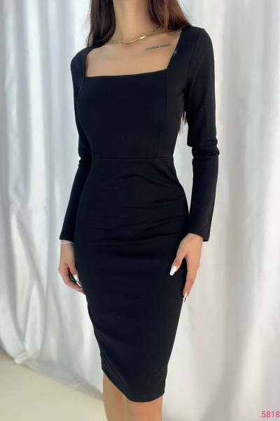 Siyah Kare Yaka Yırtmaç Detay Uzun Kollu Midi Boy Elbise Siyah Kare Yaka Yırtmaç Detay Uzun Kollu Midi Boy Elbise