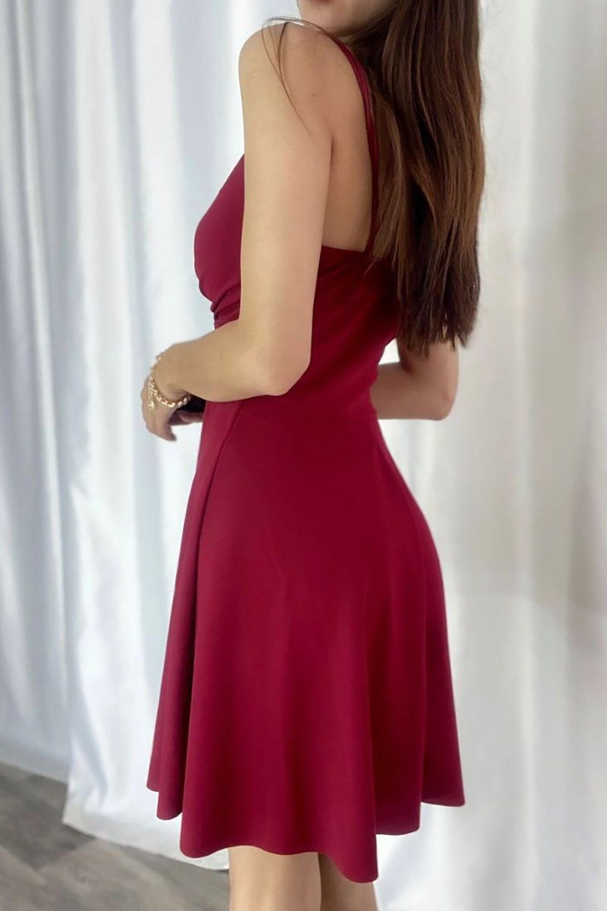 Krep Kumaş Bordo Ince Askılı Kloş Elbise Krep Kumaş Bordo Ince Askılı Kloş Elbise