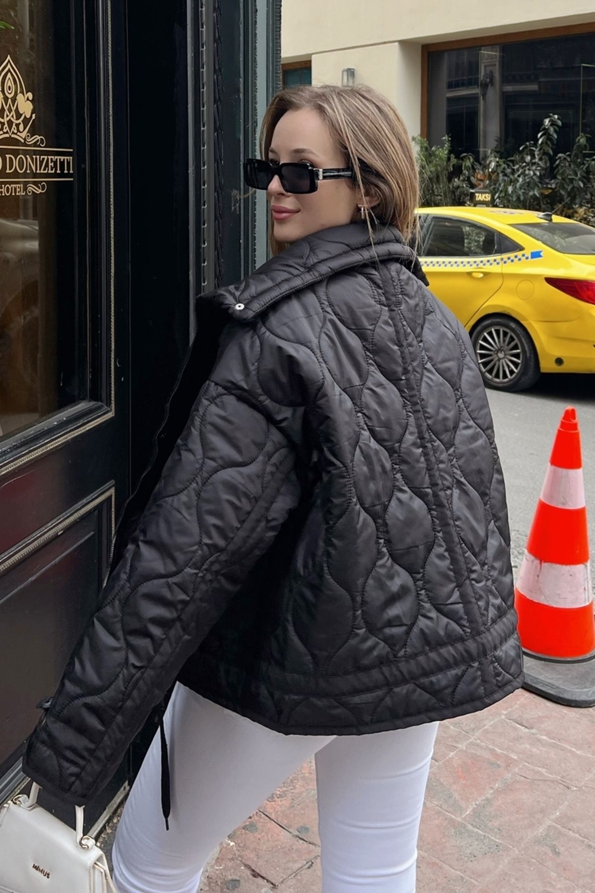 Kadın Yakalı Fermuarlı Lastikli Mont Kadın Yakalı Fermuarlı Lastikli Mont