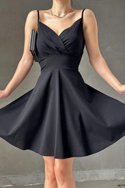 Krep Kumaş Siyah İnce Askılı Kloş Elbise