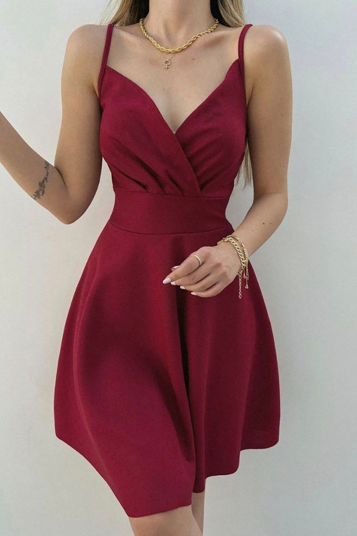 Krep Kumaş Bordo Ince Askılı Kloş Elbise Krep Kumaş Bordo Ince Askılı Kloş Elbise