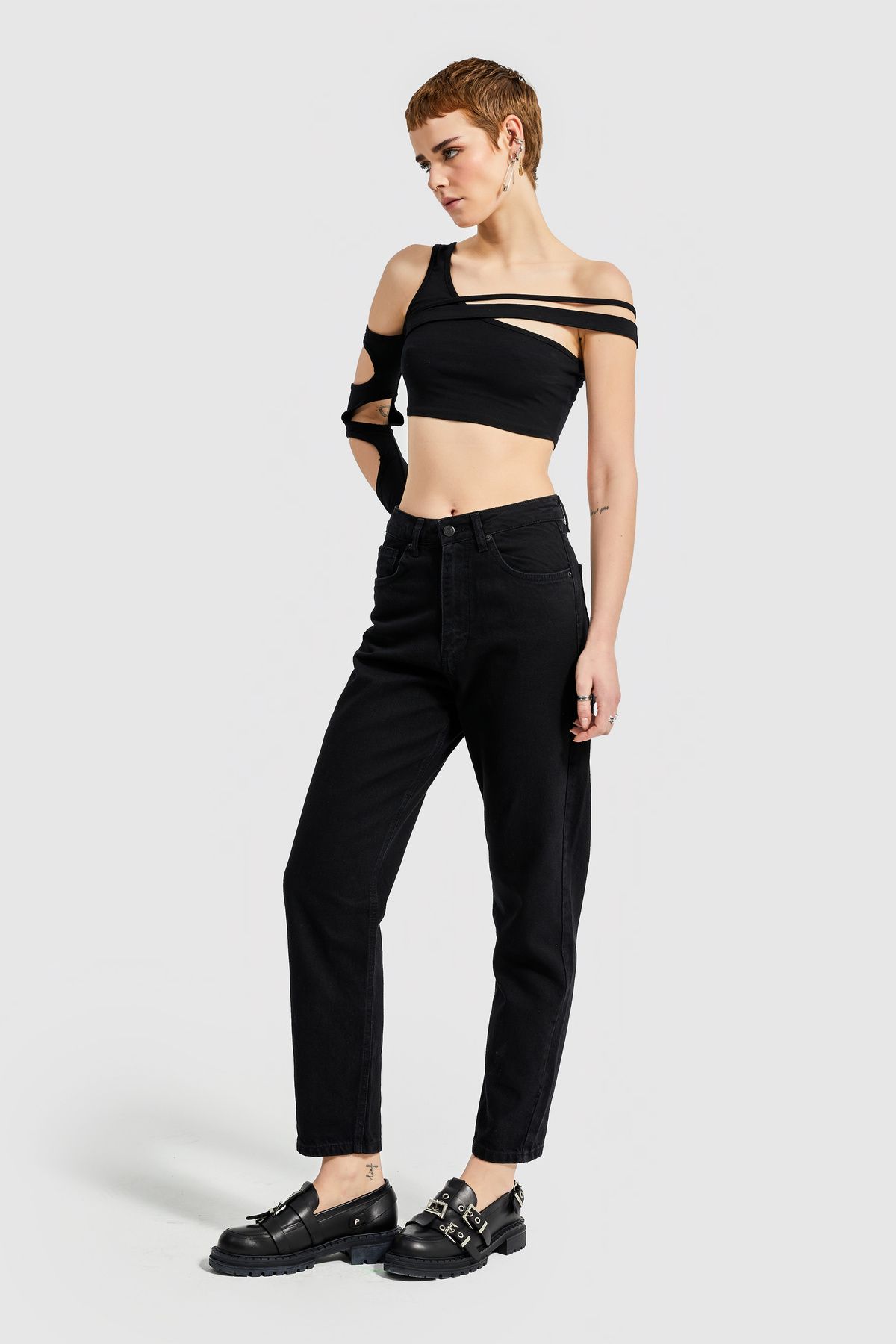 Mercan Kadın Black Od Taşlanmış Siyah Renk Yüksek Bel Mom Kalıp Jean Mercan Kadın Black Od Taşlanmış Siyah Renk Yüksek Bel Mom Kalıp Jean