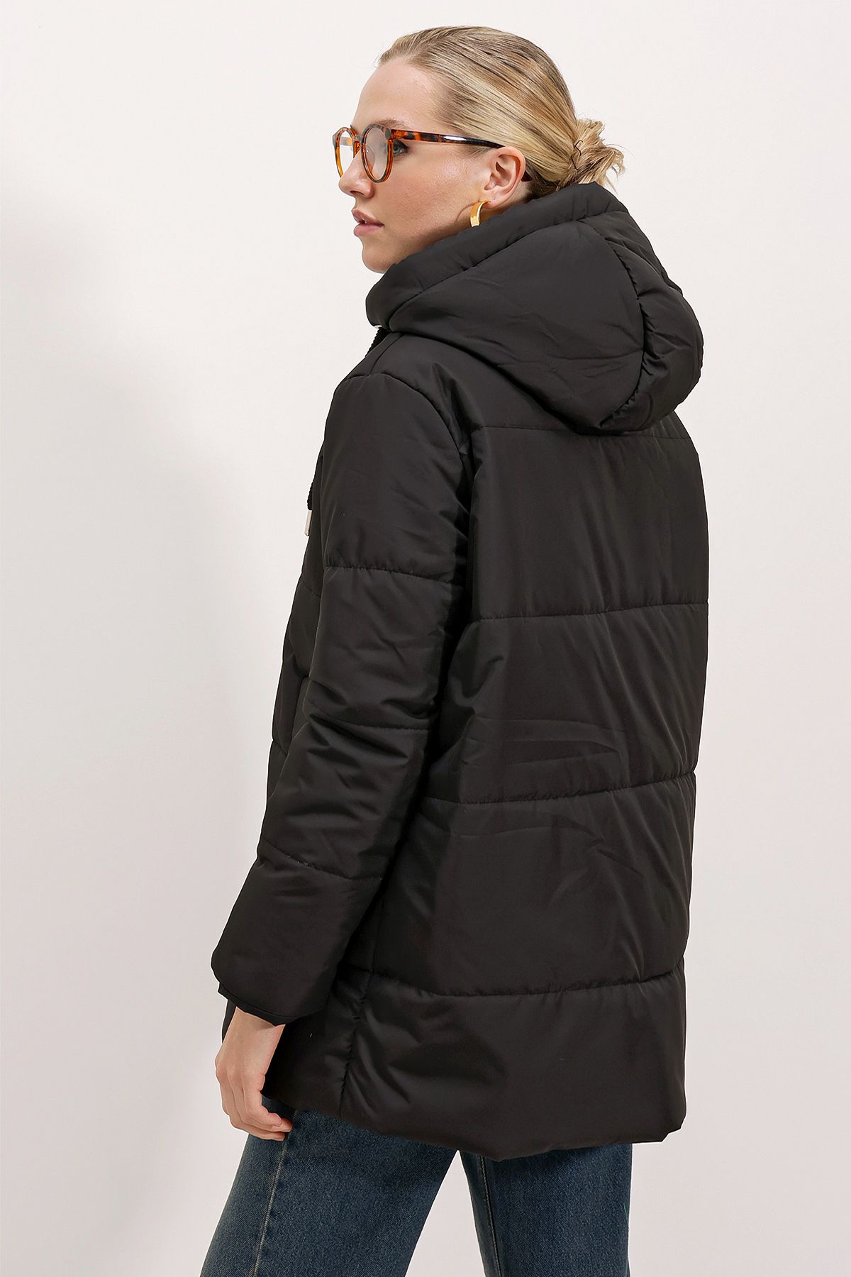 Kapüşonlu Oversize Şişme Mont - Siyah Kapüşonlu Oversize Şişme Mont - Siyah