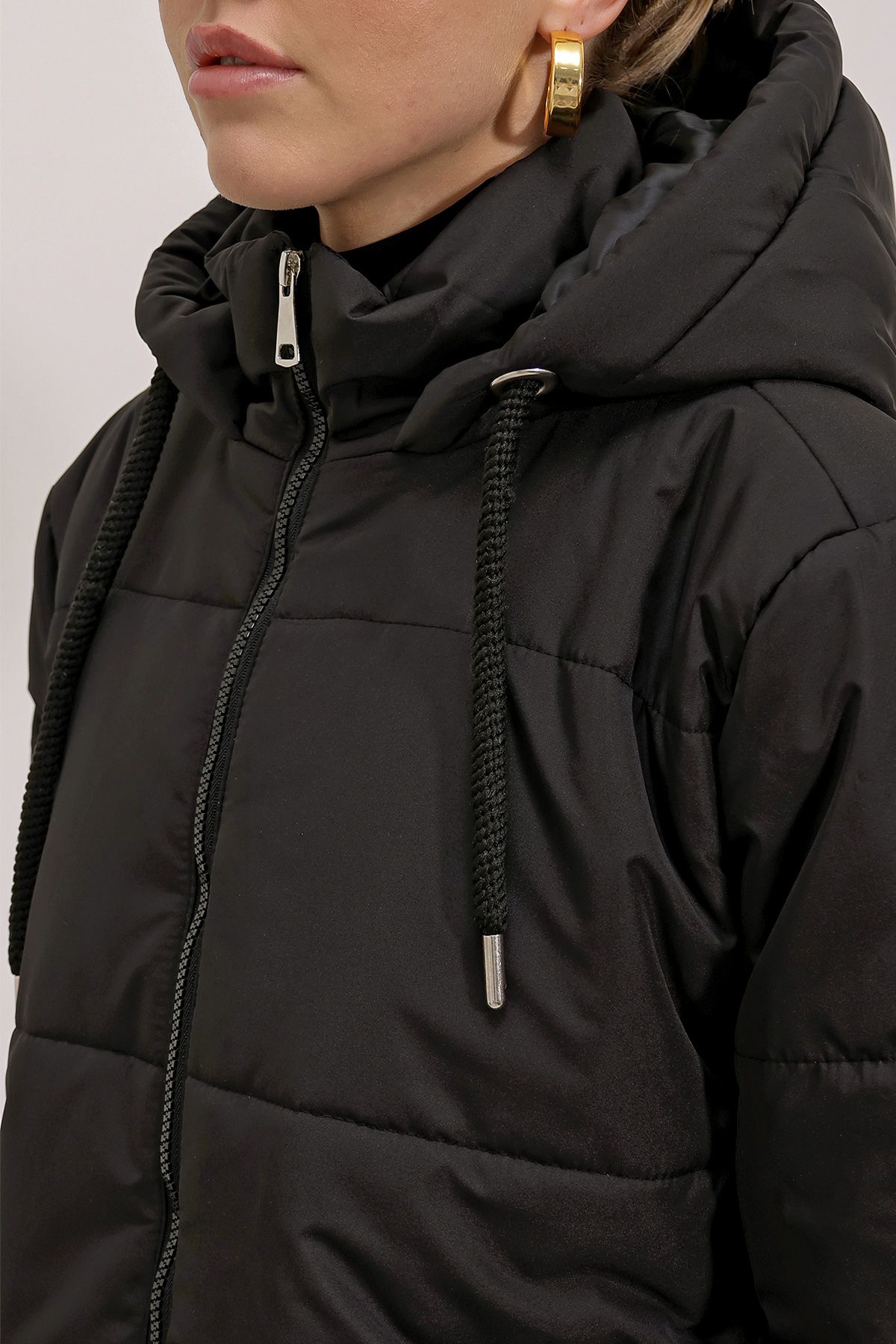 Kapüşonlu Oversize Şişme Mont - Siyah Kapüşonlu Oversize Şişme Mont - Siyah
