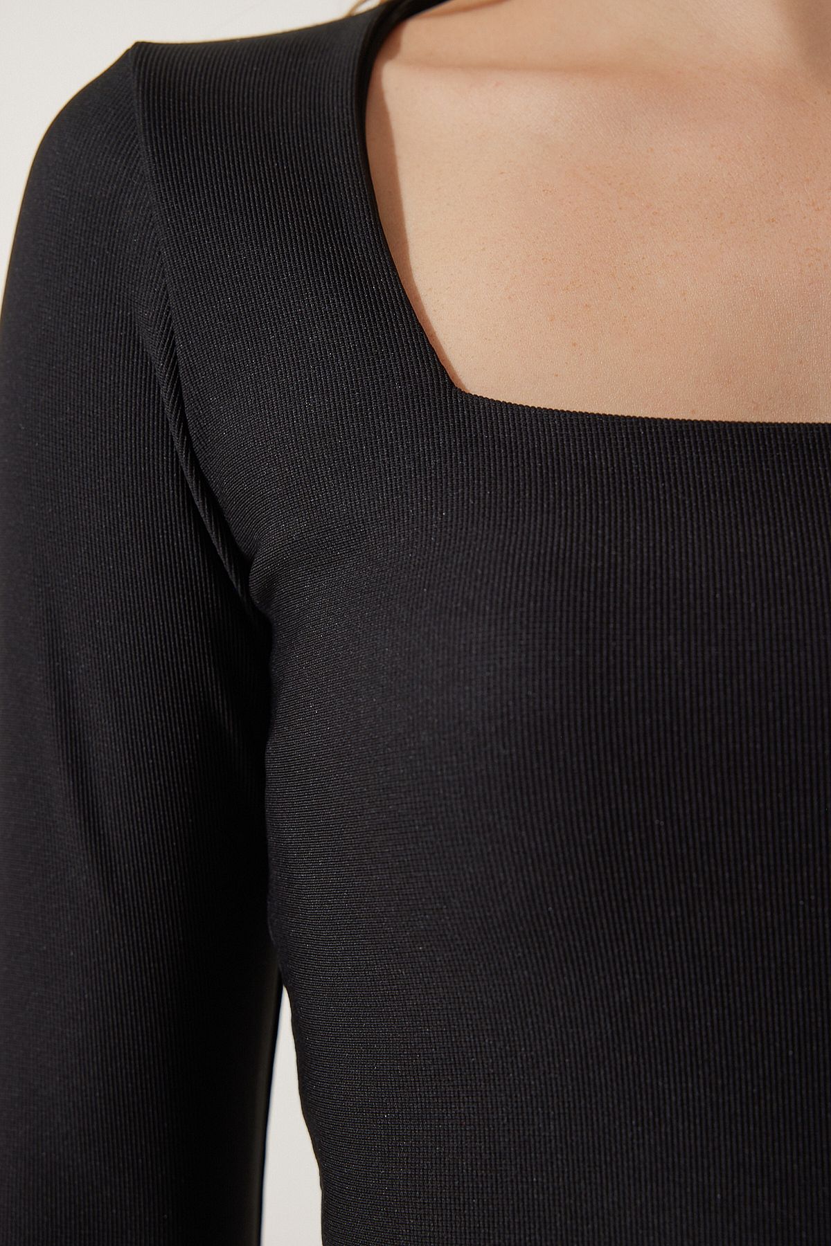 Kadın Siyah Beyaz Kare Yaka Fitilli 2'Li Paket Crop Örme Bluz AN00180