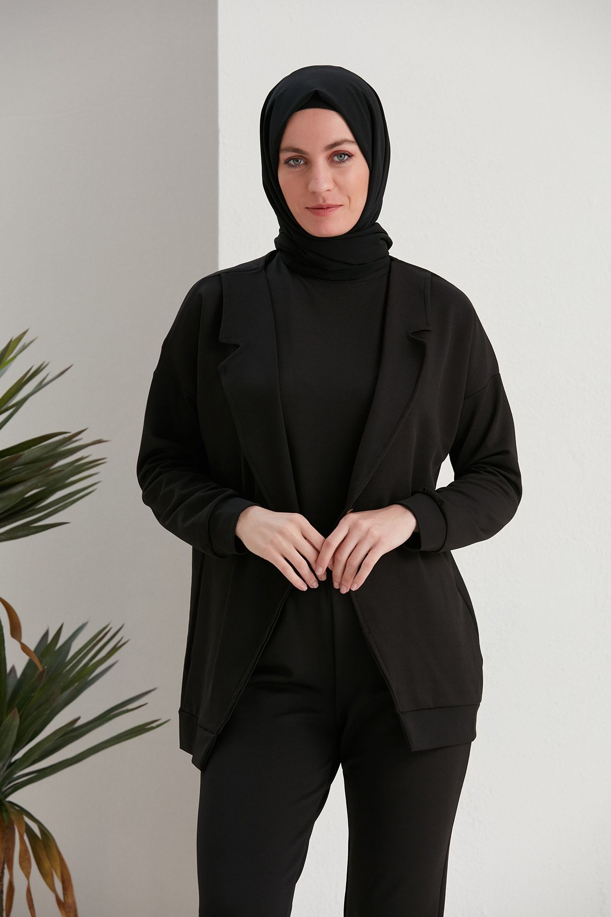 Üçlü Ceketli Tesettür Takım Siyah Üçlü Ceketli Tesettür Takım Siyah