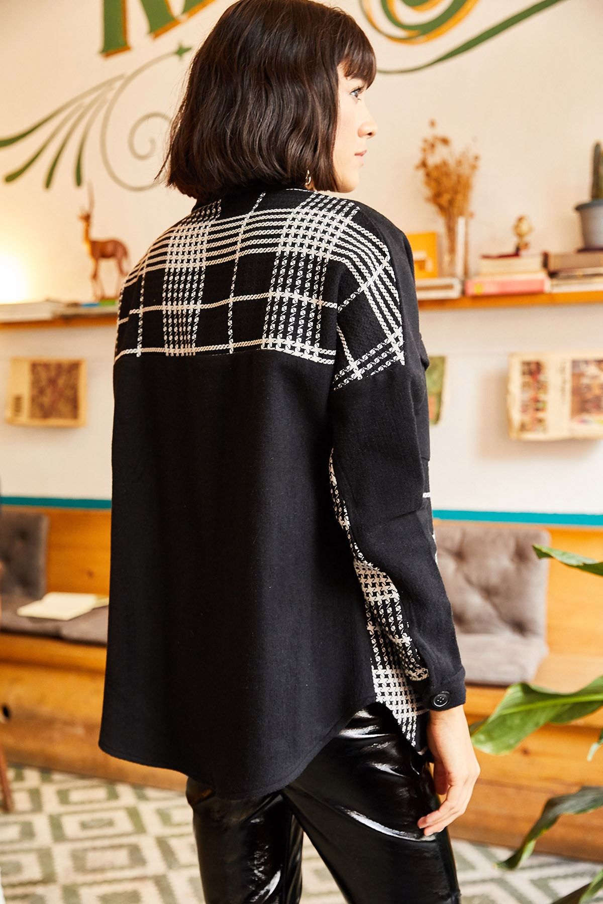 Kadın Siyah Renk Bloklu Kaşe Gömlek Ceket CKT-19000224 Kadın Siyah Renk Bloklu Kaşe Gömlek Ceket CKT-19000224