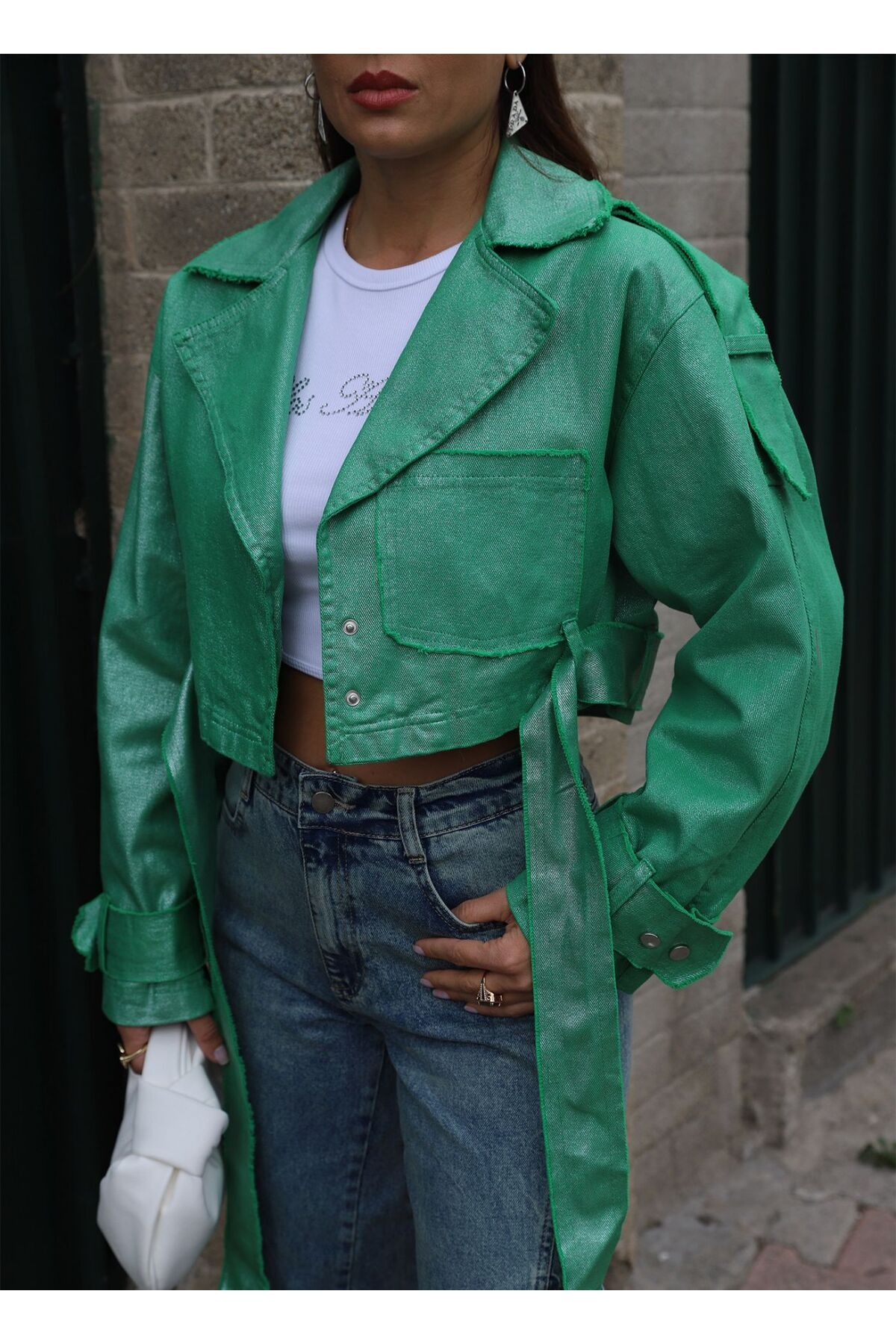YEŞİL OMUZ VE KOL DETAY PARLAK CEKET YEŞİL OMUZ VE KOL DETAY PARLAK CEKET
