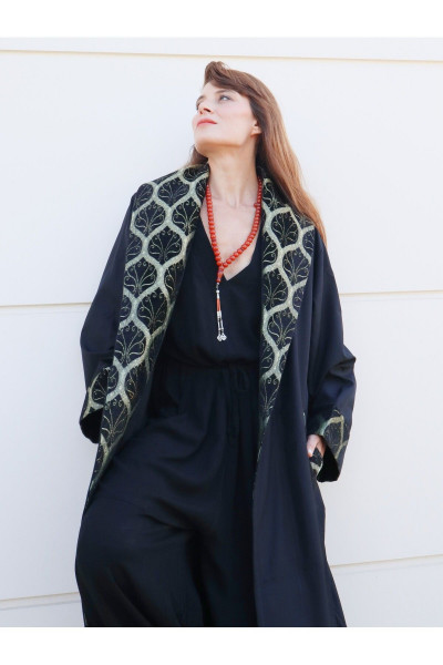 Şahmeran yakası kilim detaylı Su Geçirmez Jakarlı Kaftan Şahmeran yakası kilim detaylı Su Geçirmez Jakarlı Kaftan