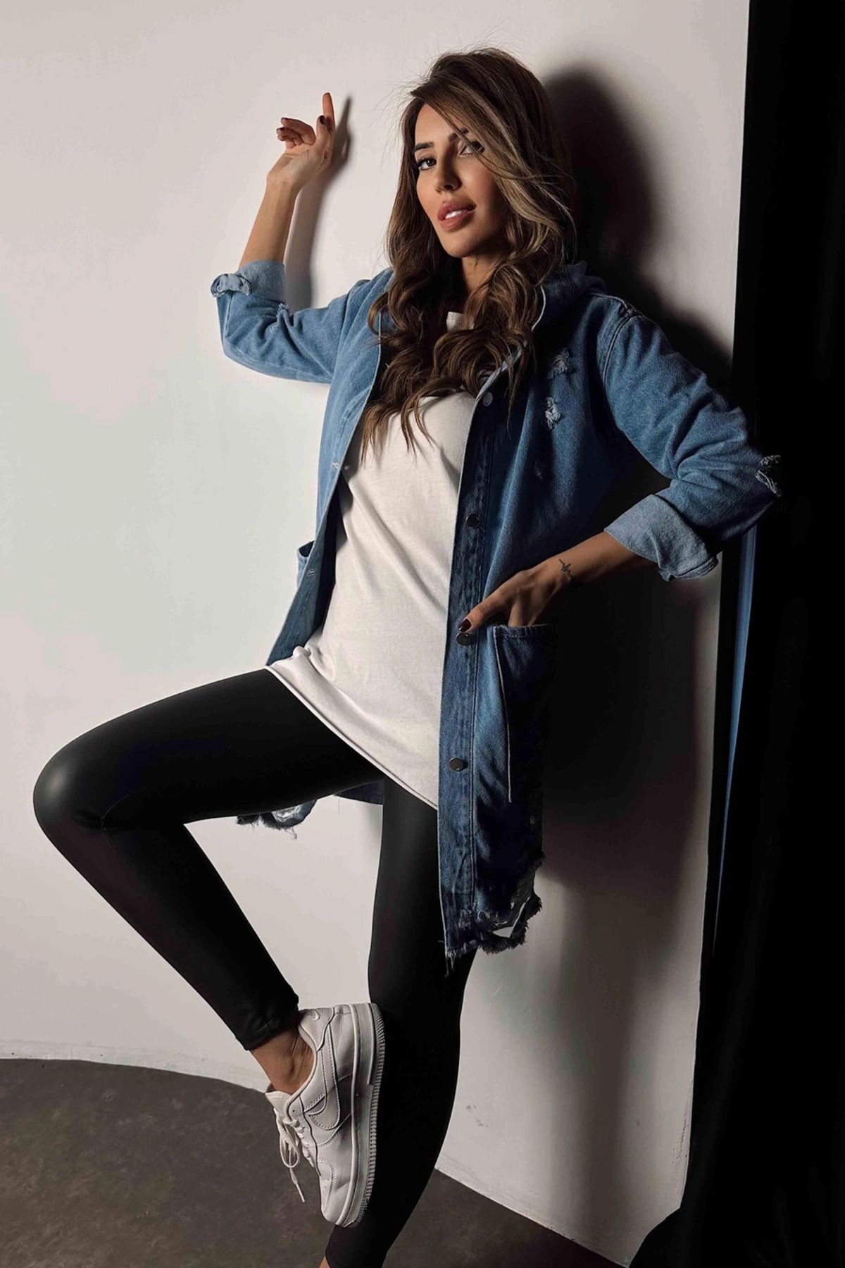 Yırtık Detaylı Kapüşonlu Jean Ceket Yırtık Detaylı Kapüşonlu Jean Ceket