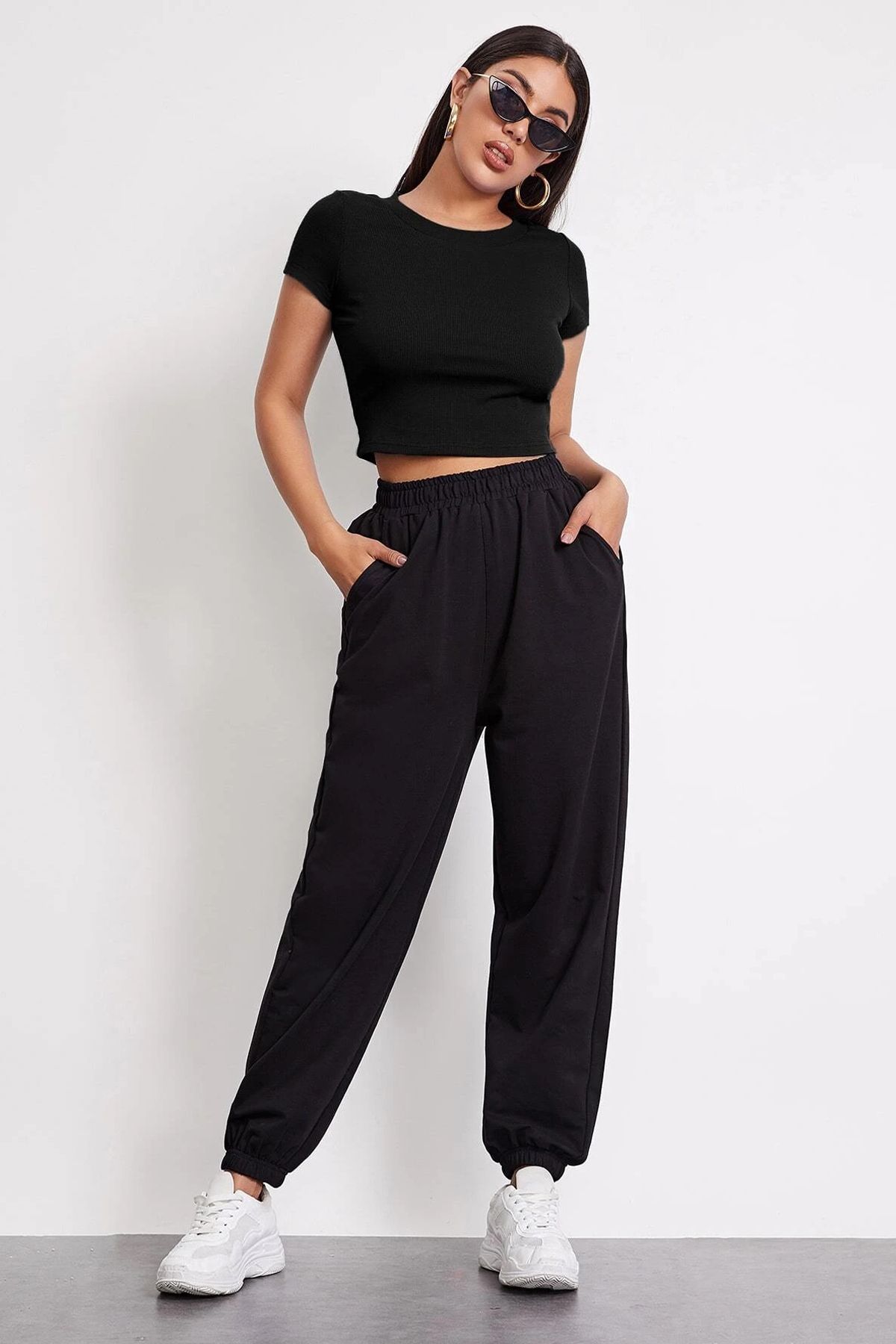 Kadın Siyah Yuvarlak Yaka Yarım Kol Crop Top Bluz Kadın Siyah Yuvarlak Yaka Yarım Kol Crop Top Bluz