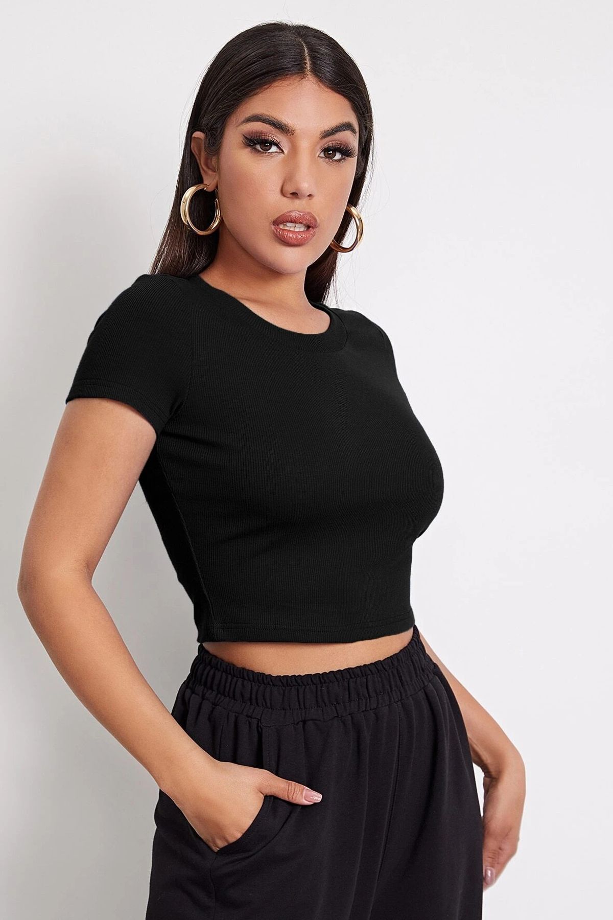 Kadın Siyah Yuvarlak Yaka Yarım Kol Crop Top Bluz Kadın Siyah Yuvarlak Yaka Yarım Kol Crop Top Bluz