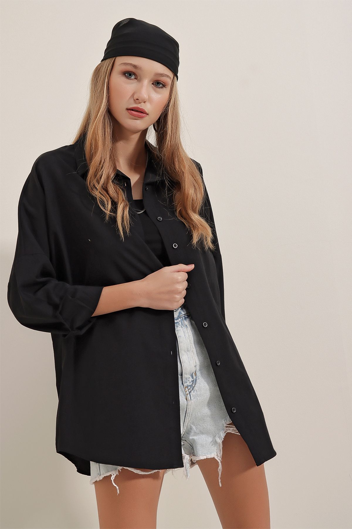 Kadın Siyah Oversize Uzun Basic Gömlek 3900 Kadın Siyah Oversize Uzun Basic Gömlek 3900