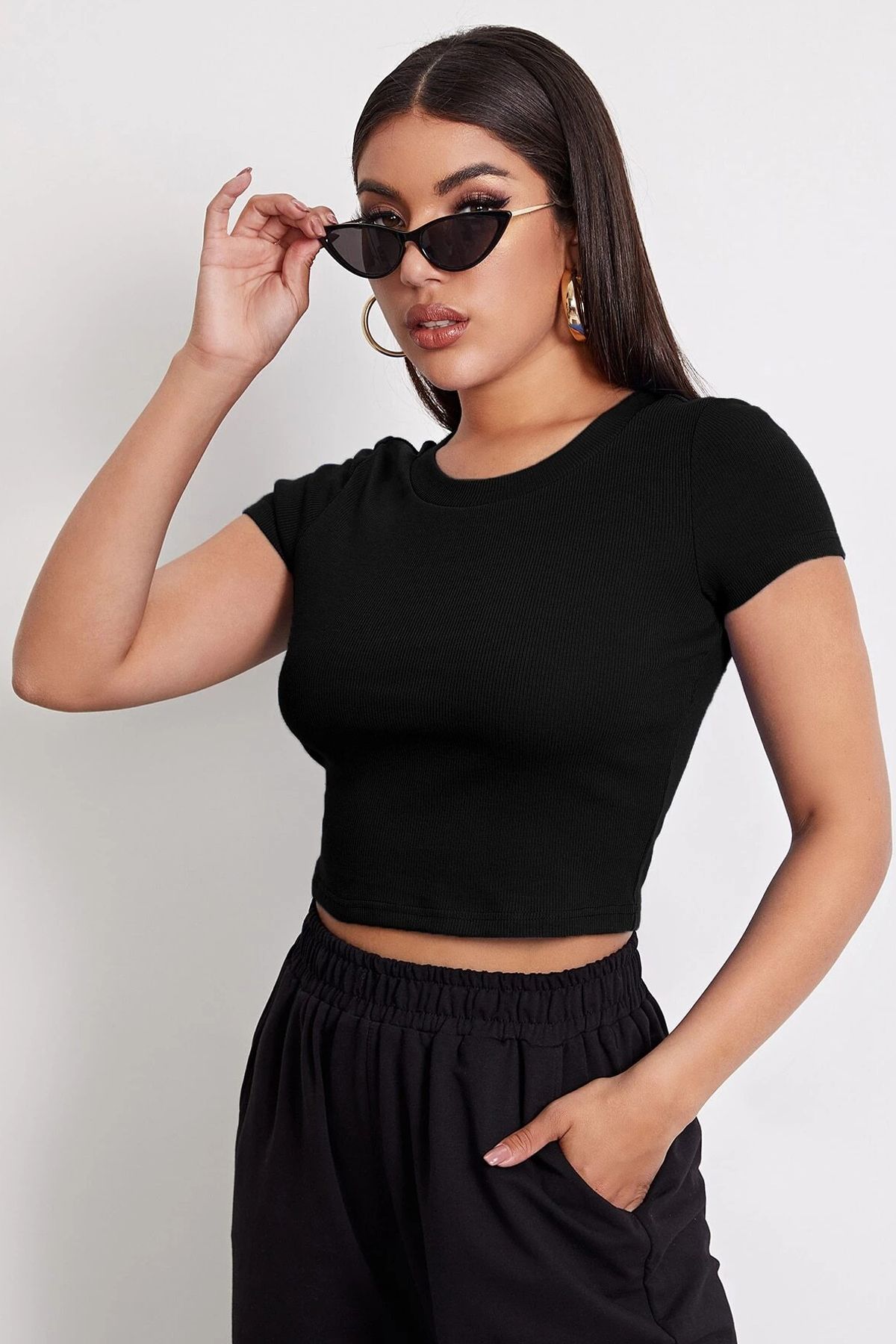 Kadın Siyah Yuvarlak Yaka Yarım Kol Crop Top Bluz Kadın Siyah Yuvarlak Yaka Yarım Kol Crop Top Bluz