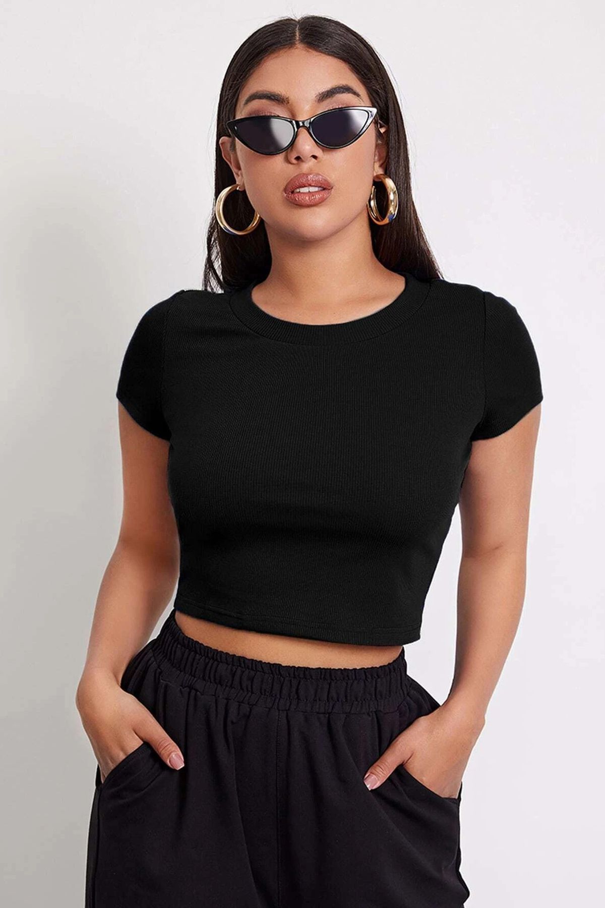 Kadın Siyah Yuvarlak Yaka Yarım Kol Crop Top Bluz Kadın Siyah Yuvarlak Yaka Yarım Kol Crop Top Bluz