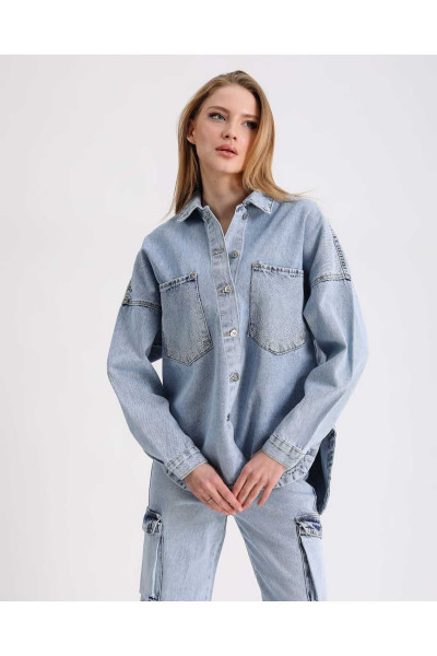Pırlanta İşlemeli Sırtı Etnik Desenli Oversize Kot Ceket Pırlanta İşlemeli Sırtı Etnik Desenli Oversize Kot Ceket
