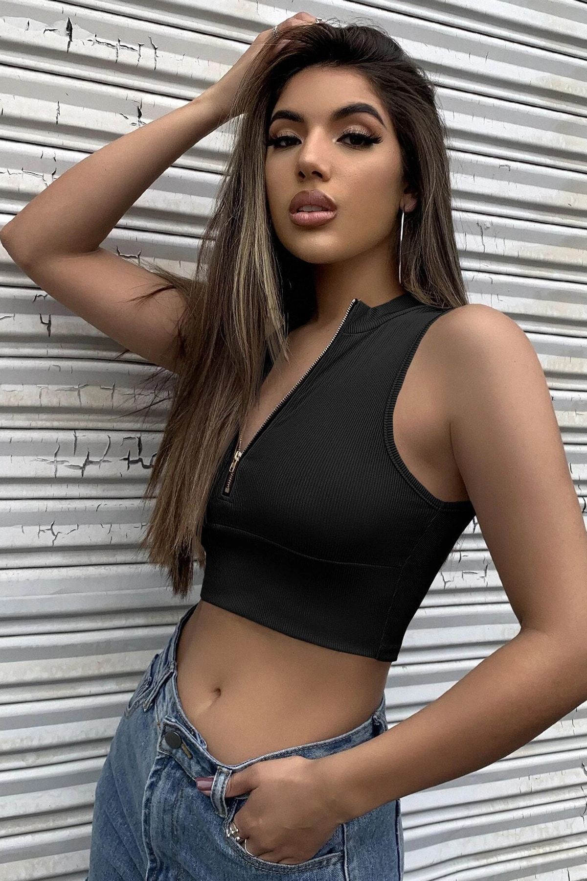 Kadın Siyah Yarım Fermuarlı Sıfır Kol Crop Top Bluz Kadın Siyah Yarım Fermuarlı Sıfır Kol Crop Top Bluz