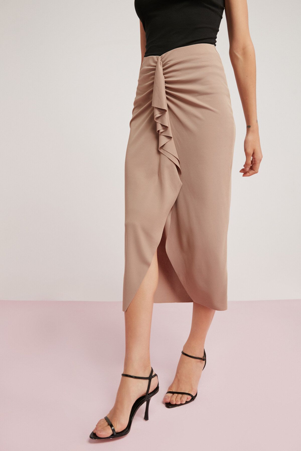Melında Kadın Örme Vücuda Tamamen Oturan Drape Detaylı Kalem Bej Etek Melında Kadın Örme Vücuda Tamamen Oturan Drape Detaylı Kalem Bej Etek