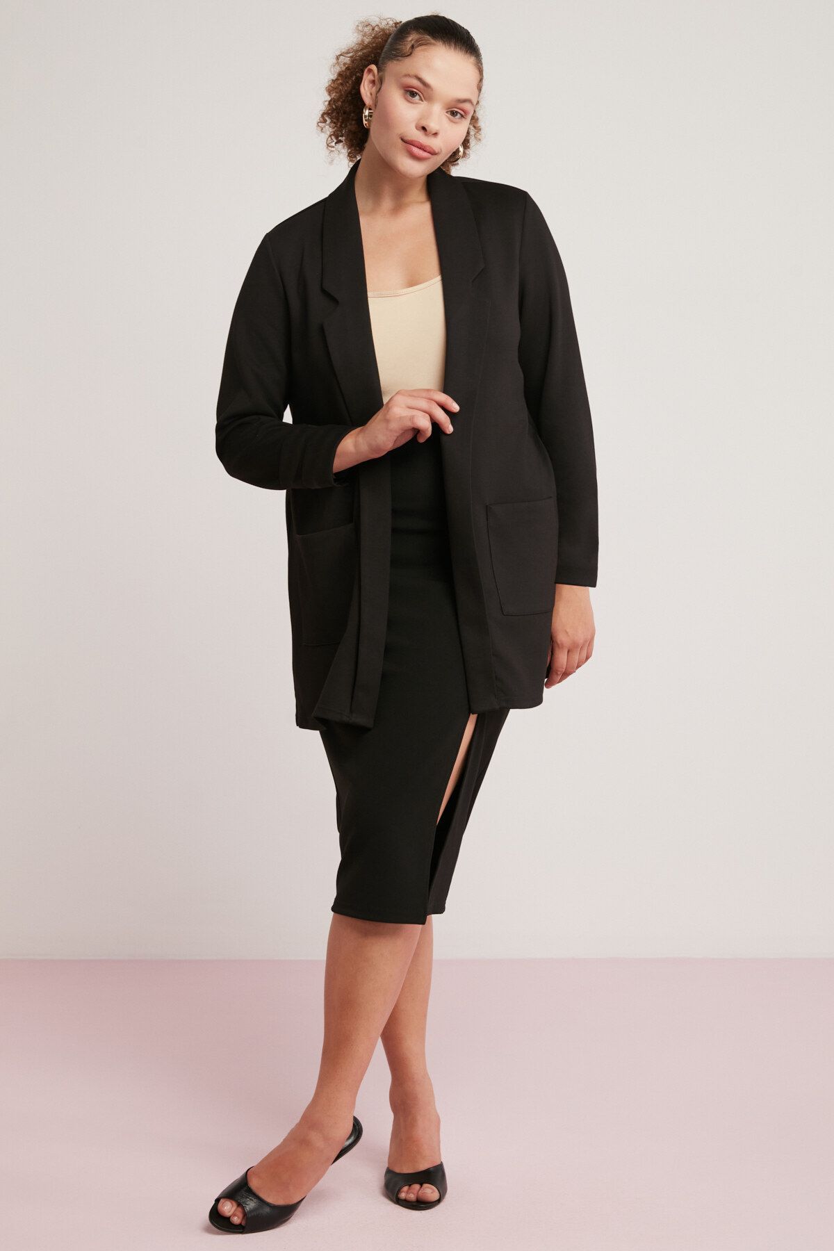 Nora Kadın Örme Çelikli Interlok Kumaşlı Takma Cepli Şal Yakalı Blazer Uzun Siyah Ceket Nora Kadın Örme Çelikli Interlok Kumaşlı Takma Cepli Şal Yakalı Blazer Uzun Siyah Ceket