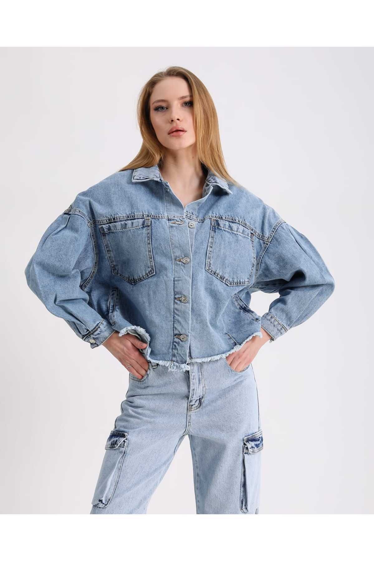 Oversize Geniş Cepli Beli Püsküllü Kot Ceket Oversize Geniş Cepli Beli Püsküllü Kot Ceket