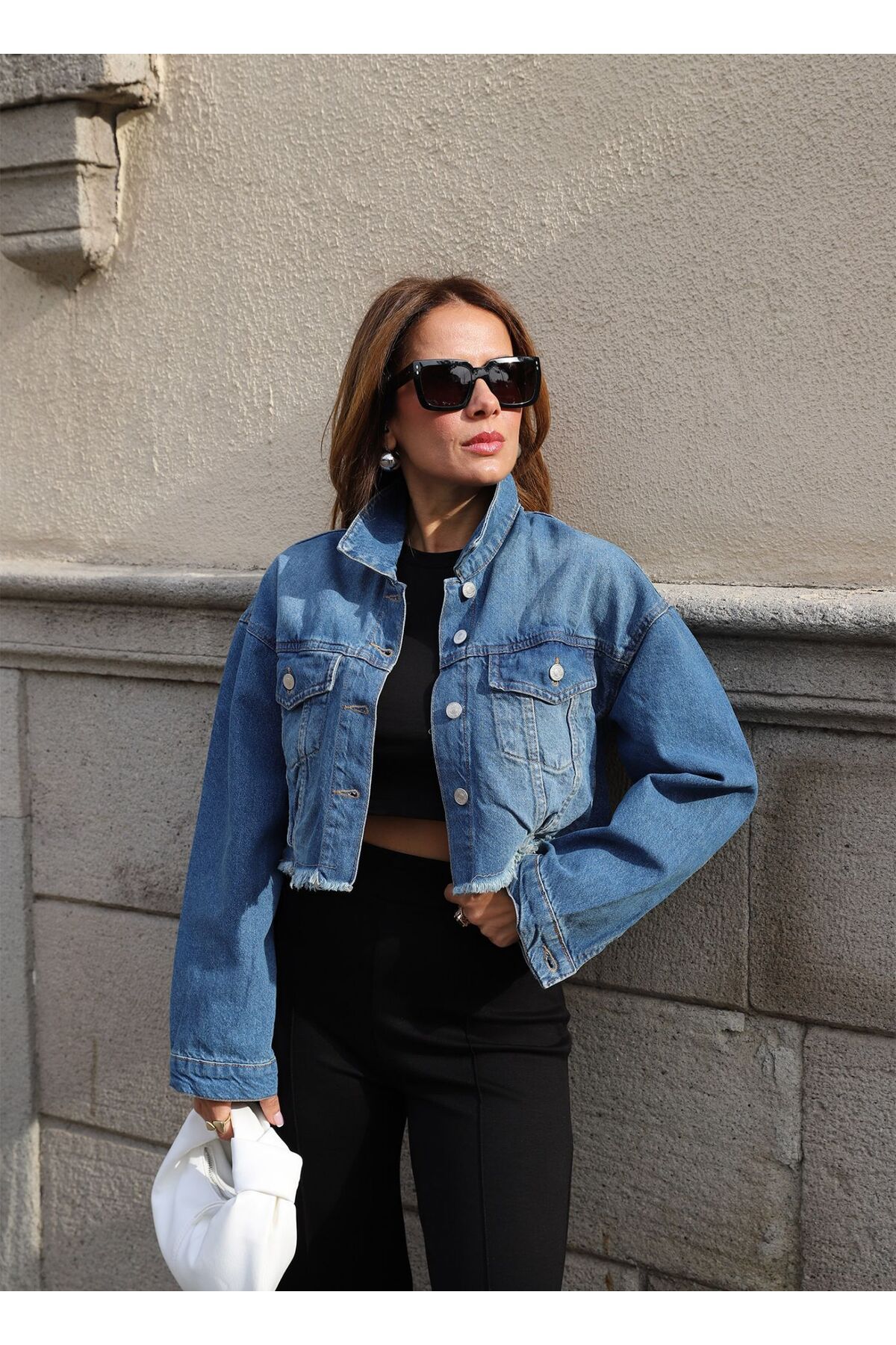 MAVİ UÇLARI PÜSKÜL DETAY CROP JEAN CEKET