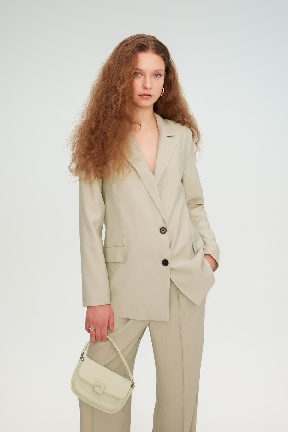 Loose Fit Kruvaze Yaka Düğmeli Blazer Ceket Z8276az24sm Loose Fit Kruvaze Yaka Düğmeli Blazer Ceket Z8276az24sm