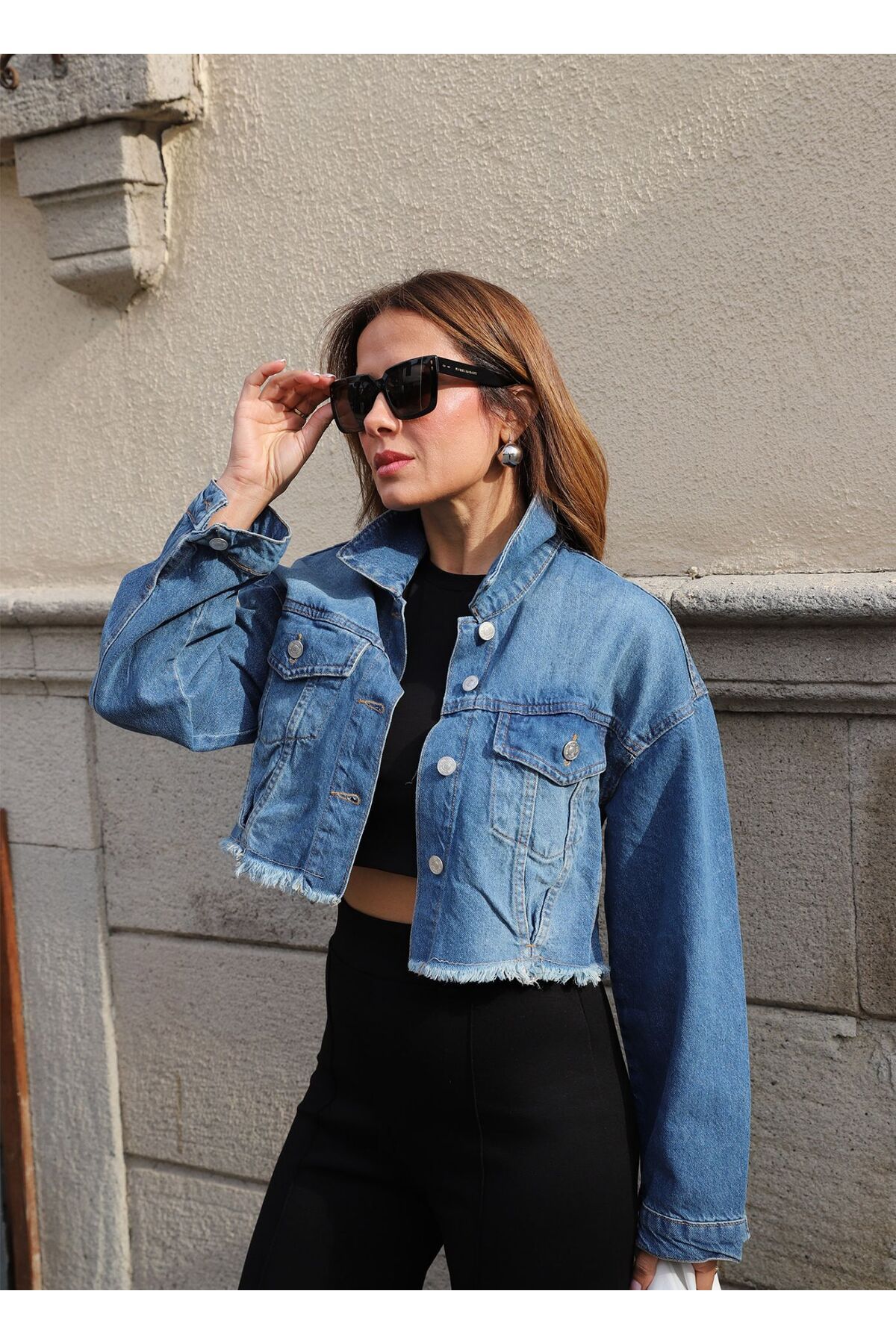 MAVİ UÇLARI PÜSKÜL DETAY CROP JEAN CEKET