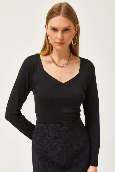 Kadın Siyah Kalp Yaka Önü Çift Kat Likralı Bluz BLZ-19002589