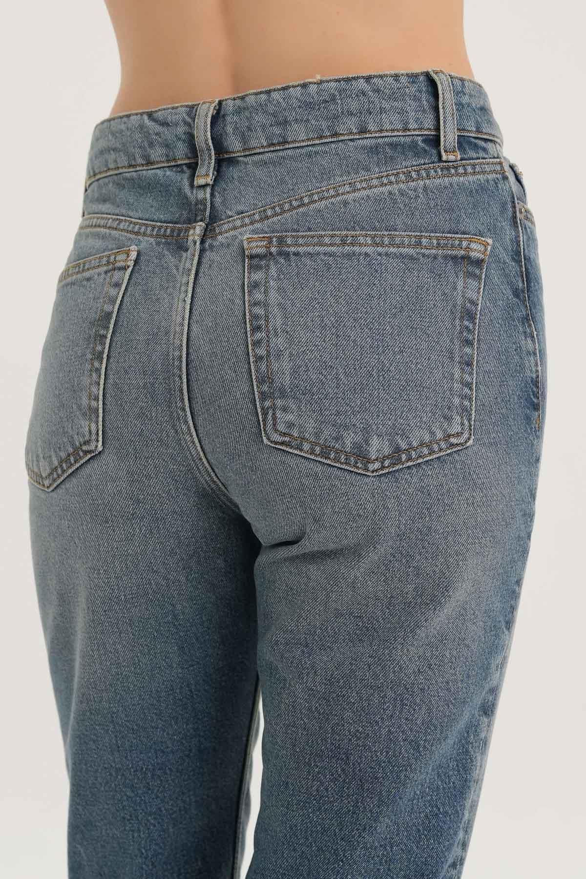 Orta Mavi Yüksek Bel Patı Düğmeli Paçası Kesikli Jean Pantolon C 4518-110 Orta Mavi Yüksek Bel Patı Düğmeli Paçası Kesikli Jean Pantolon C 4518-110