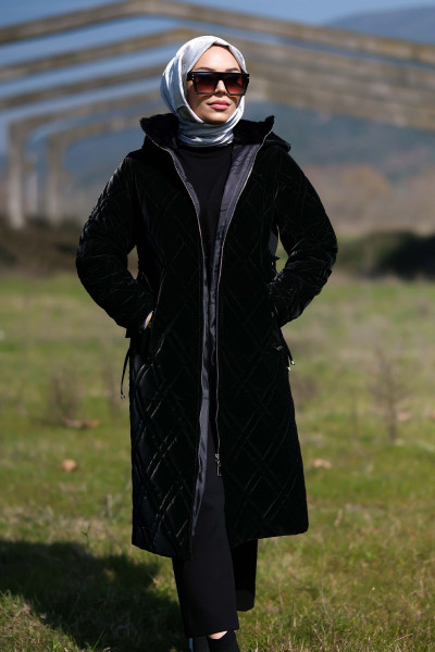 Kadın Siyah Kürklü Kapitone Mont Kadın Siyah Kürklü Kapitone Mont