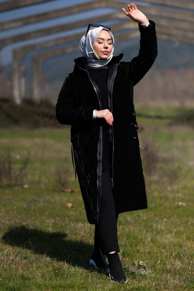 Kadın Siyah Kürklü Kapitone Mont Kadın Siyah Kürklü Kapitone Mont