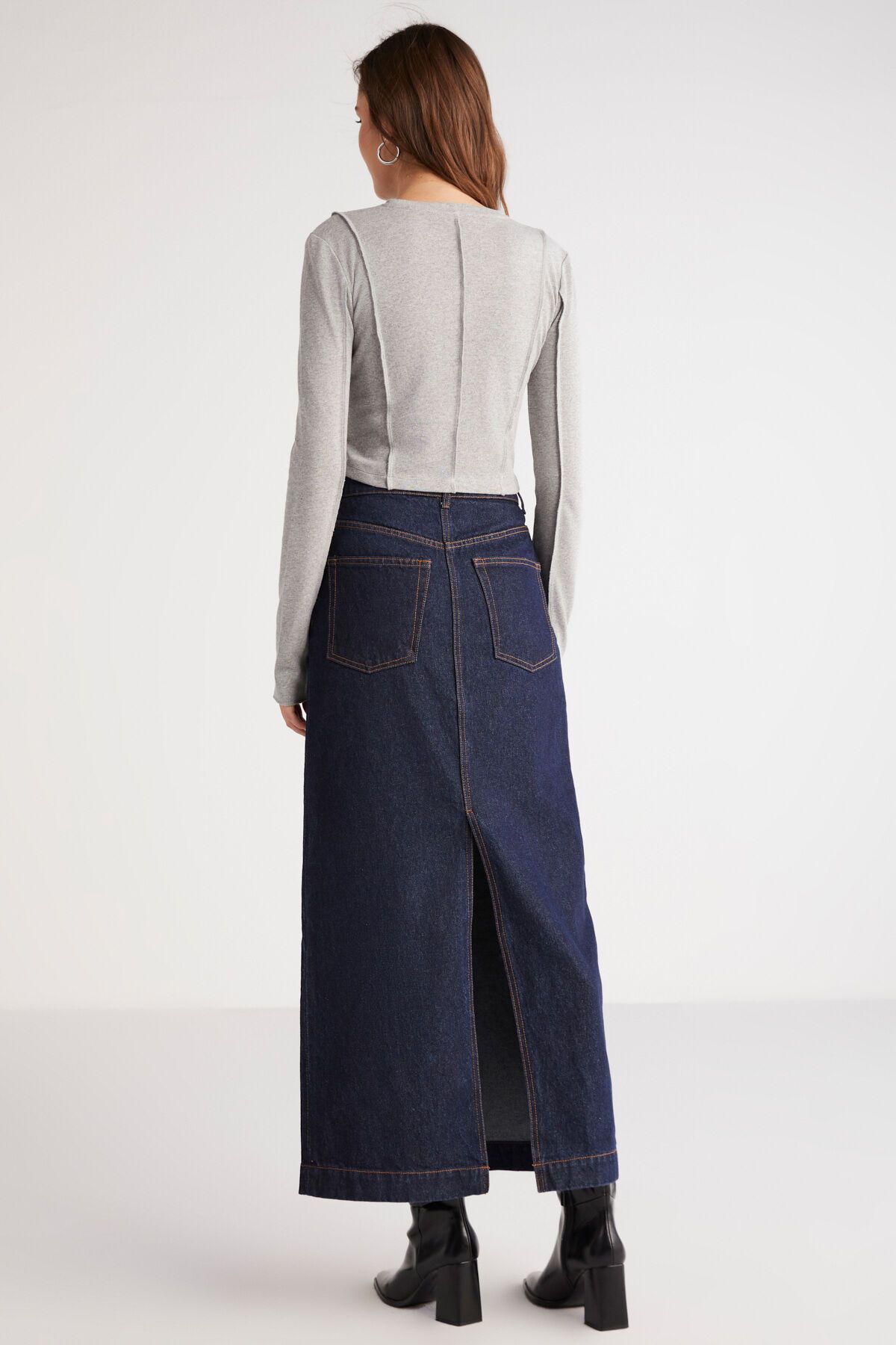 Magdalena Kadın Slim Fit Triko Görünümlü Nervür Detaylı Yuvarlak Yaka Uzun Kol Crop Grimelanj Bluz Magdalena Kadın Slim Fit Triko Görünümlü Nervür Detaylı Yuvarlak Yaka Uzun Kol Crop Grimelanj Bluz