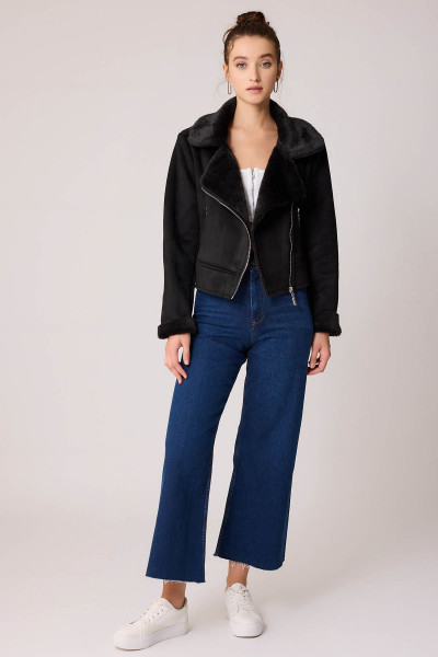 Siyah Süet Suni Kürk Detaylı Kısa Biker Ceket Siyah Süet Suni Kürk Detaylı Kısa Biker Ceket