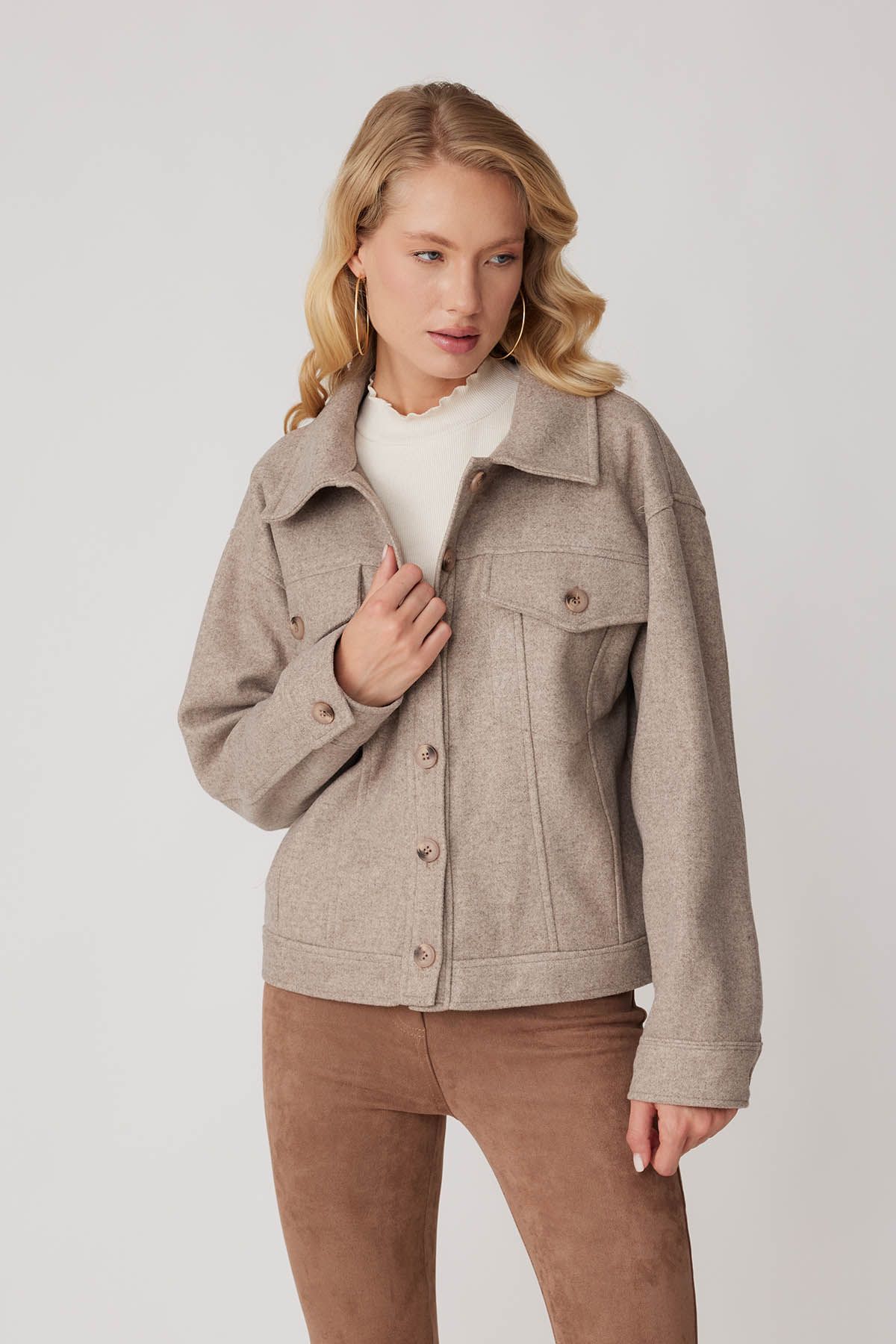 Kapak Cepli Düğmeli Kaşe Ceket Kapak Cepli Düğmeli Kaşe Ceket