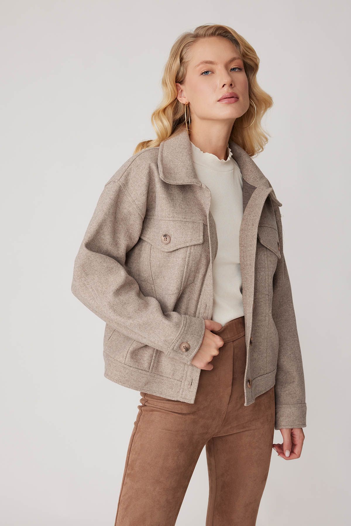 Kapak Cepli Düğmeli Kaşe Ceket Kapak Cepli Düğmeli Kaşe Ceket