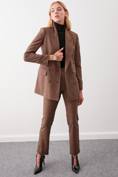 Yırtmaçlı Düğmeli Ekose Desenli Ceket Yırtmaçlı Düğmeli Ekose Desenli Ceket