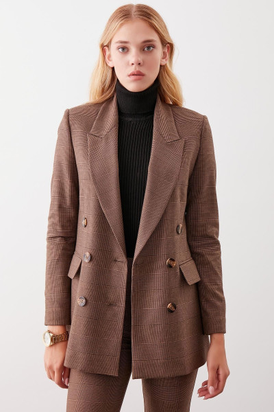 Yırtmaçlı Düğmeli Ekose Desenli Ceket Yırtmaçlı Düğmeli Ekose Desenli Ceket