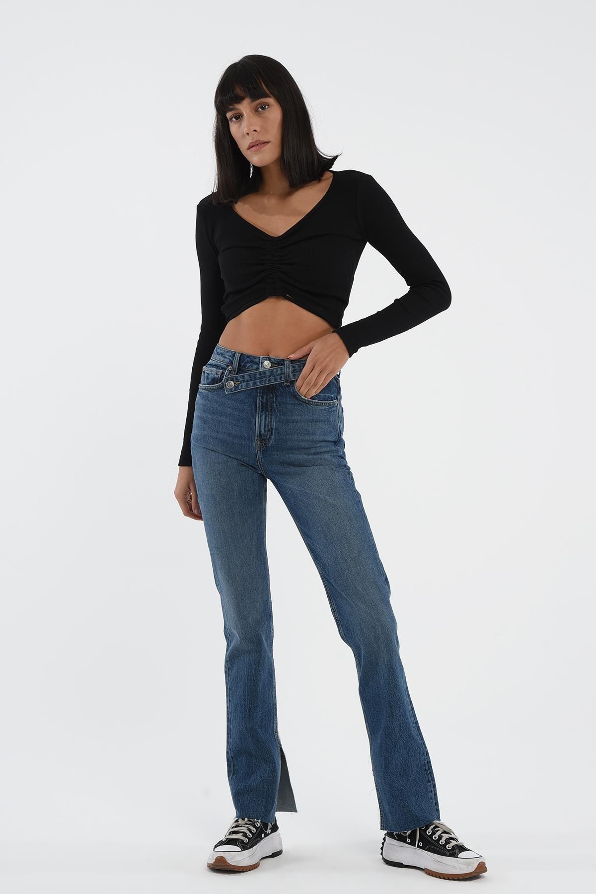 Orta Mavi Slim Straight Paçası Yırtmaçlı Çapraz Kemerli Jean Pantolon C 4556-007 Orta Mavi Slim Straight Paçası Yırtmaçlı Çapraz Kemerli Jean Pantolon C 4556-007