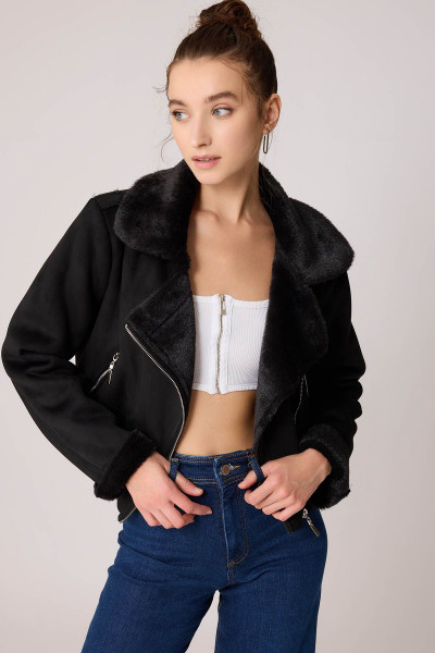 Siyah Süet Suni Kürk Detaylı Kısa Biker Ceket Siyah Süet Suni Kürk Detaylı Kısa Biker Ceket