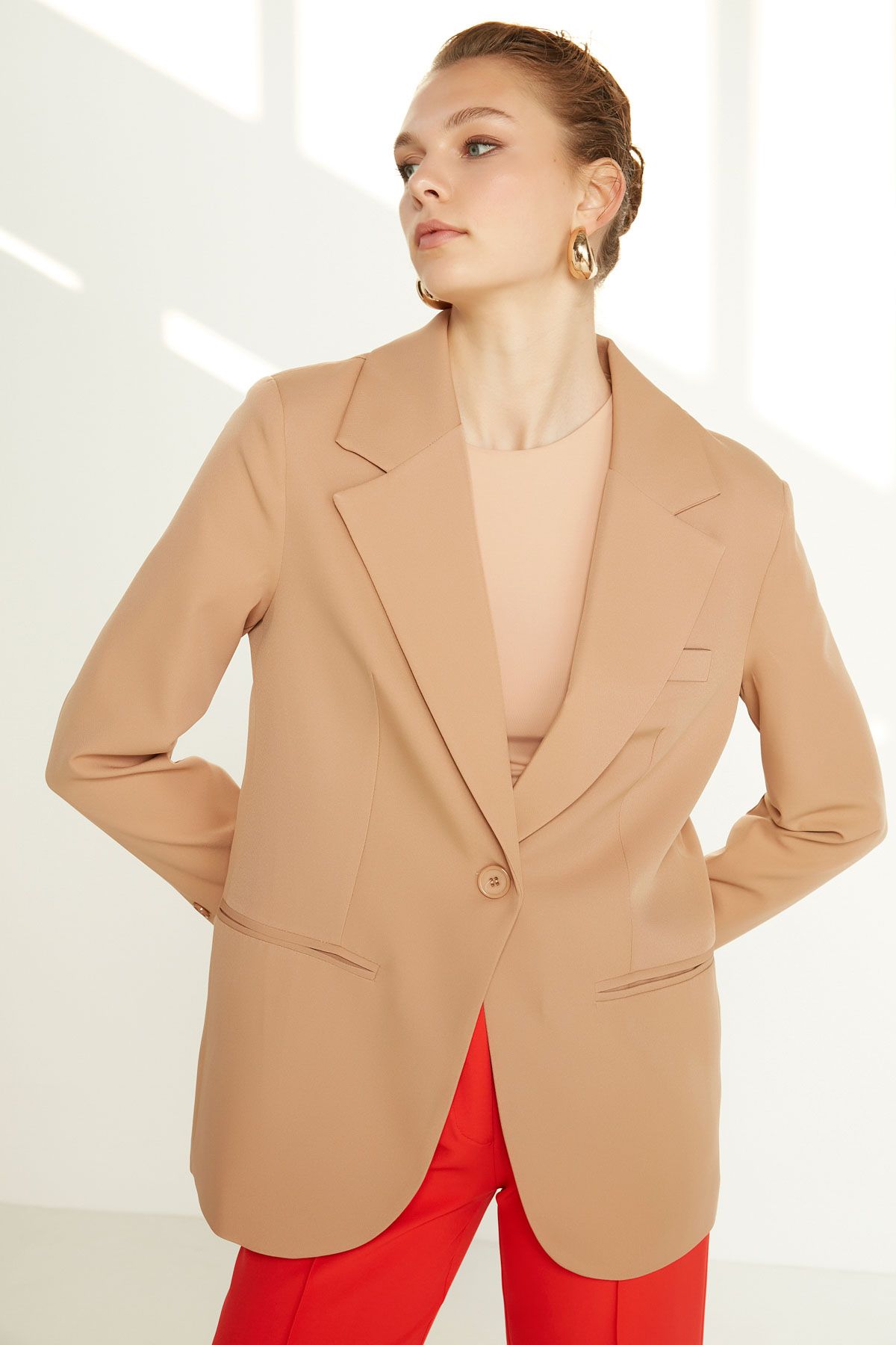 Önden Tek Düğme Kapamalı Blazer Ceket