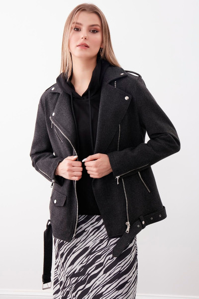 Omuzda Apolet Detaylı Kemerli Kaşe Ceket