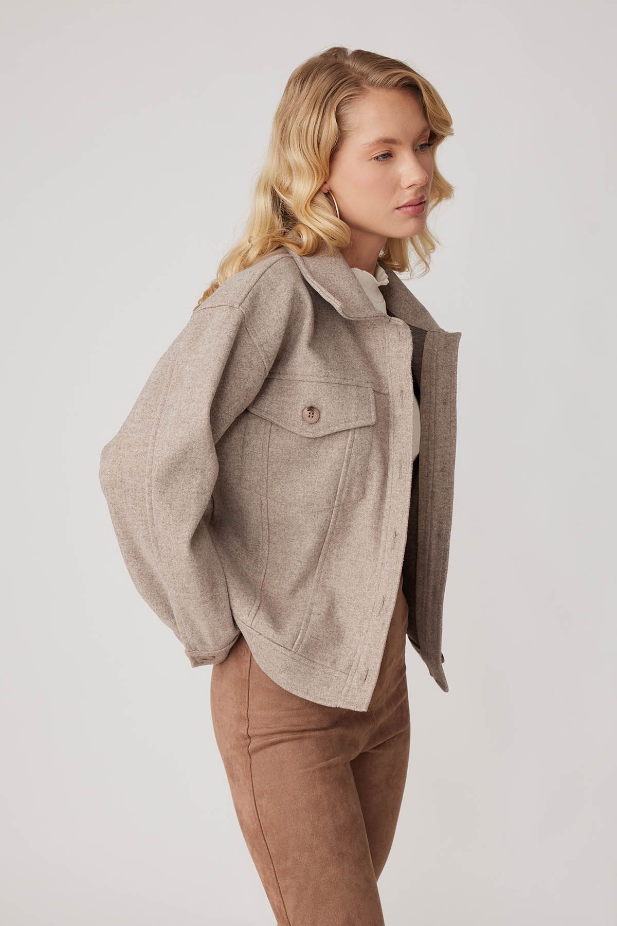 Kapak Cepli Düğmeli Kaşe Ceket Kapak Cepli Düğmeli Kaşe Ceket